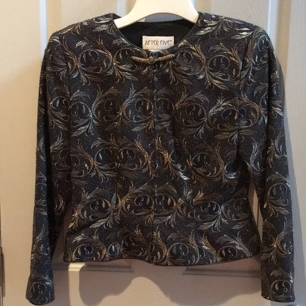 Stunning EUC cocktail top!